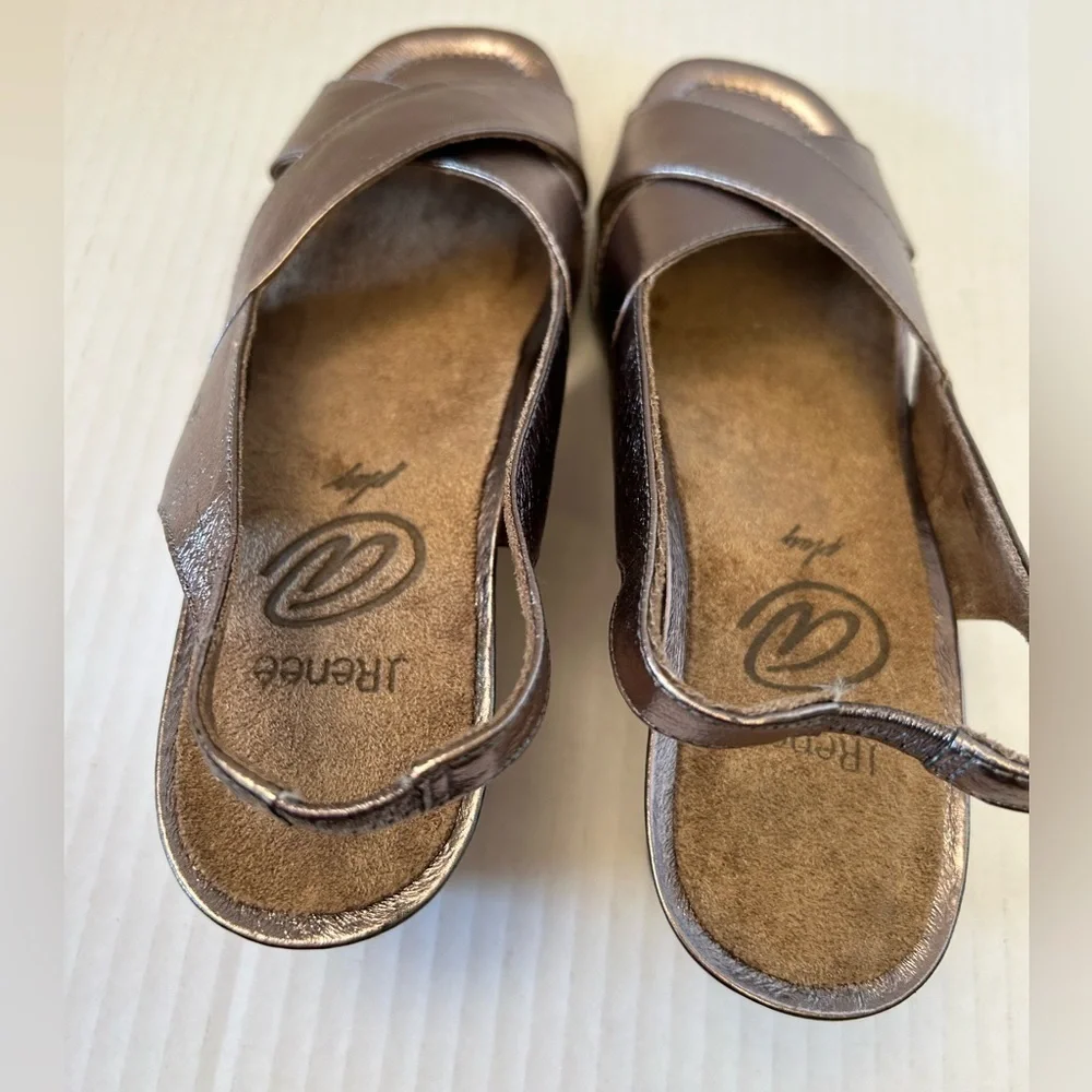 JRenee’ women’s Antolina wedge sandal in color: Taupe Metallic size 9.5 M NWOB.H